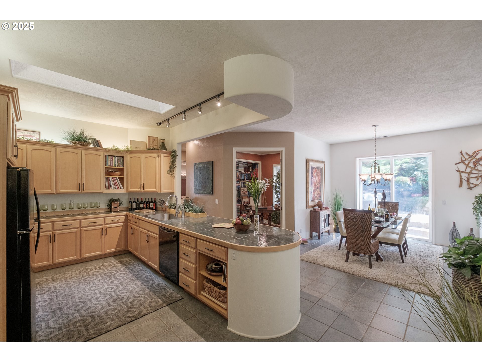 Salem, Oregon 97306, United States, 3 Bedrooms Bedrooms, ,2 BathroomsBathrooms,Residential,Active,120226