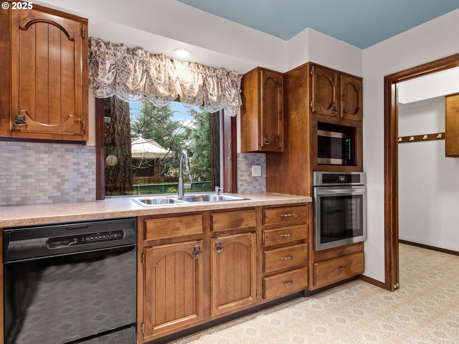 Battle Ground, Washington 98604, United States, 3 Bedrooms Bedrooms, ,3 BathroomsBathrooms,Residential,Active,253741