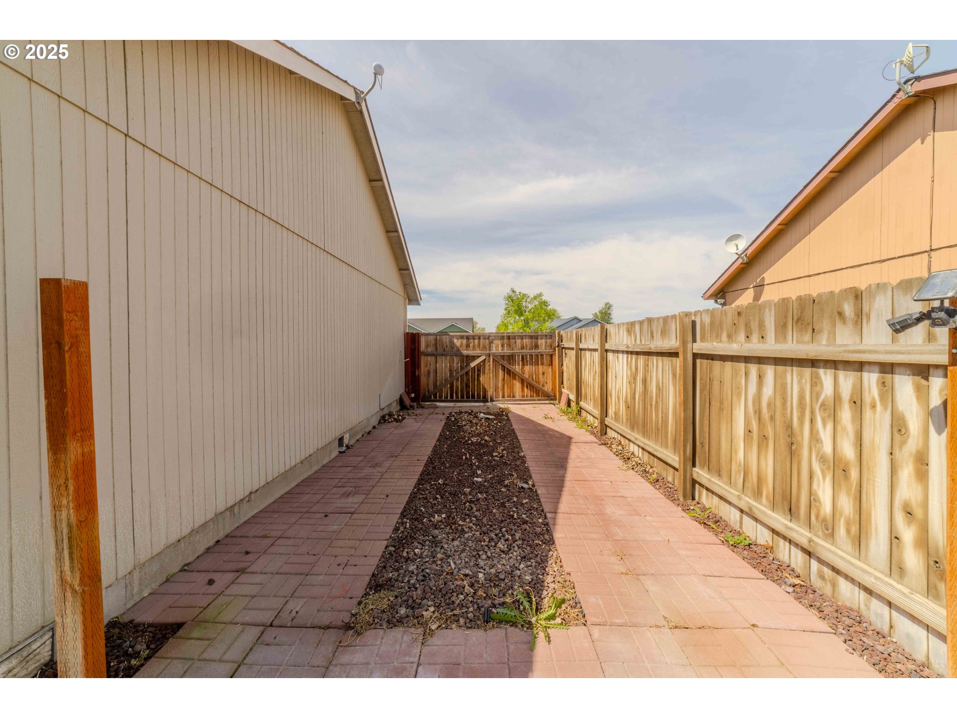 523 JUNIPER DR