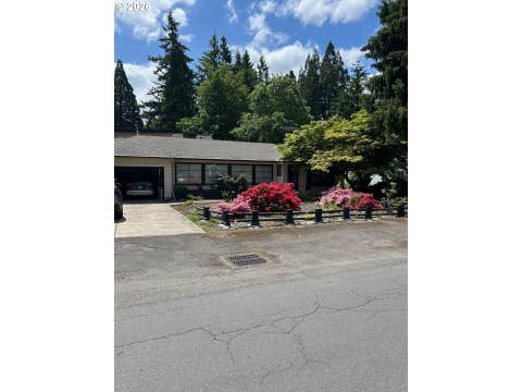 Photo of 11016 NE Fargo St, Portland, OR 97220 (MLS # 493345430)