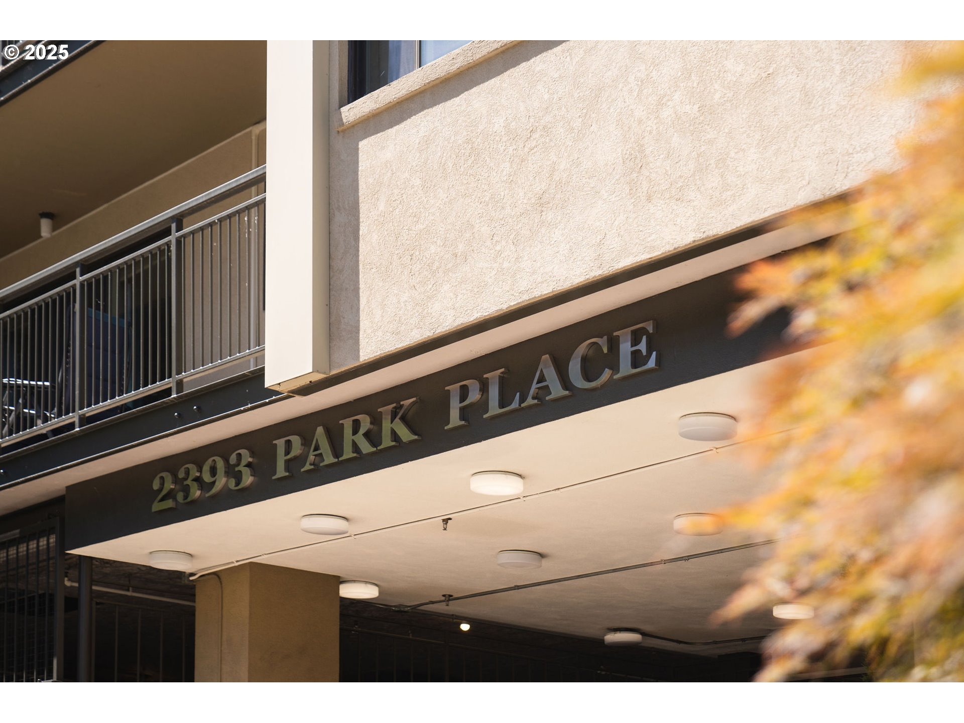2393 SW PARK PL 106