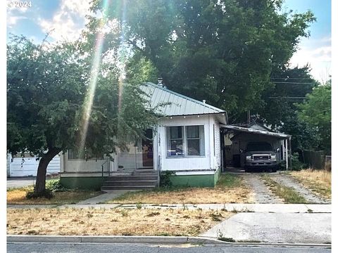 A home in Baker City