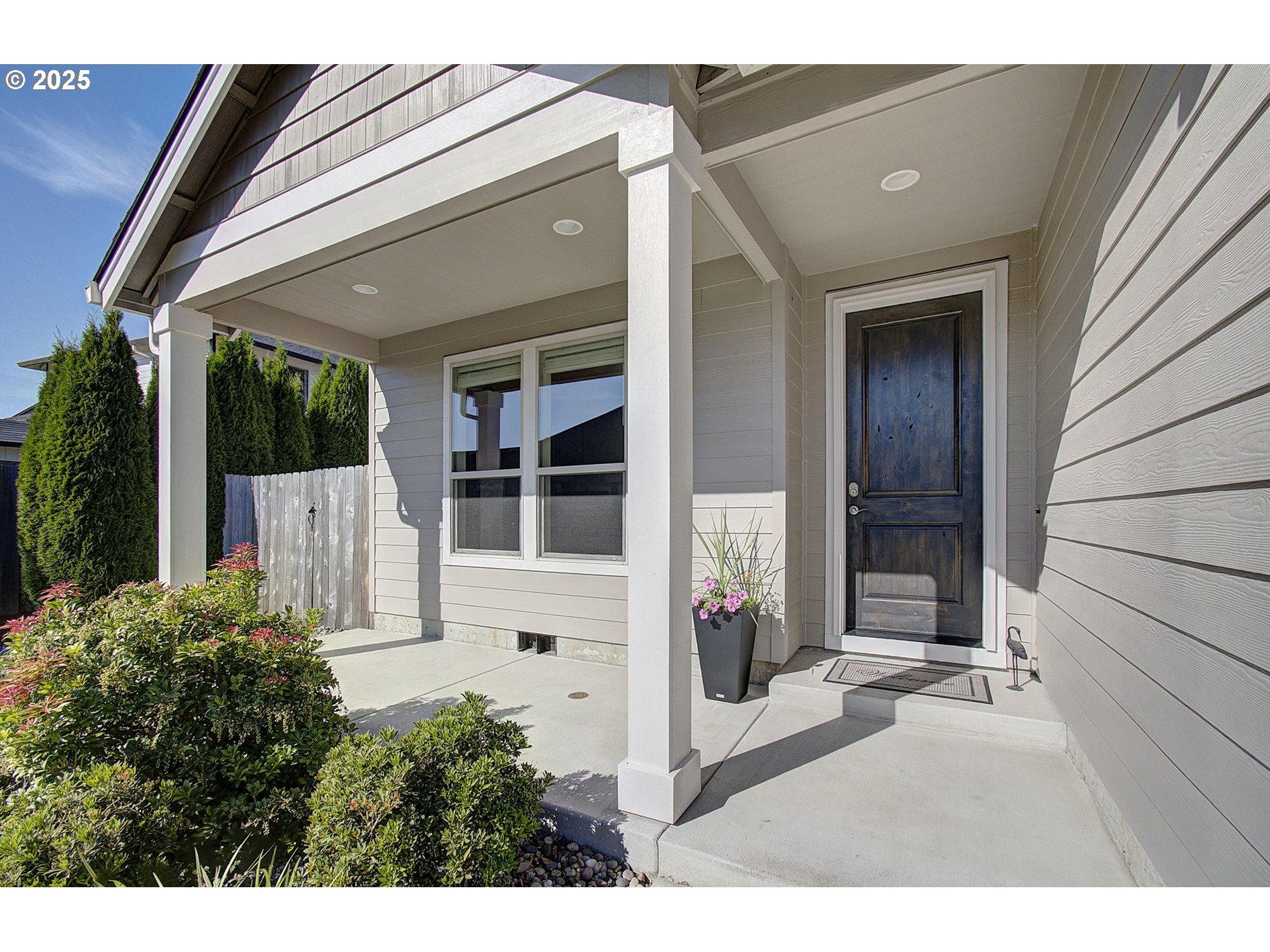 1011 N HERON DR