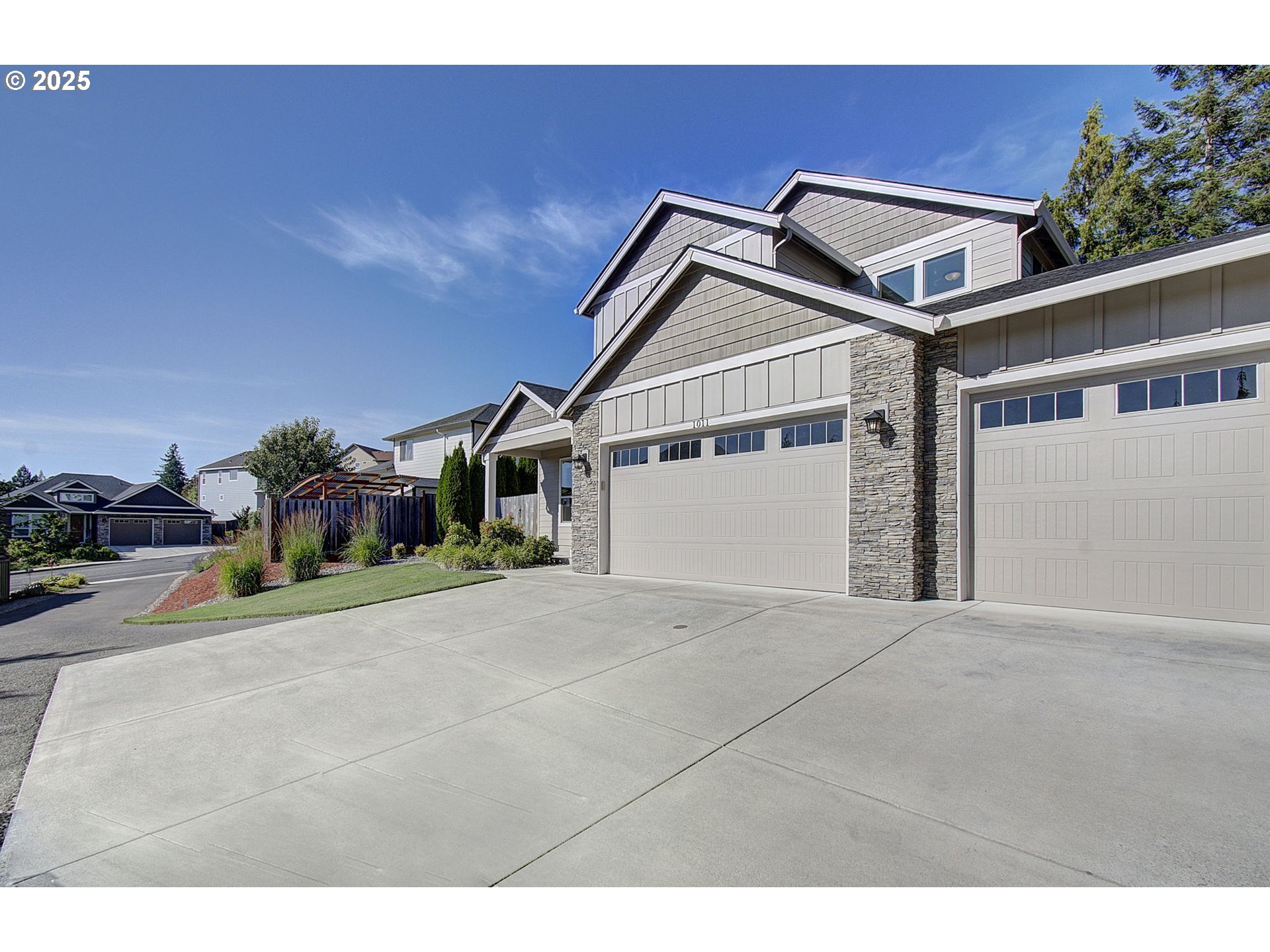 1011 N HERON DR
