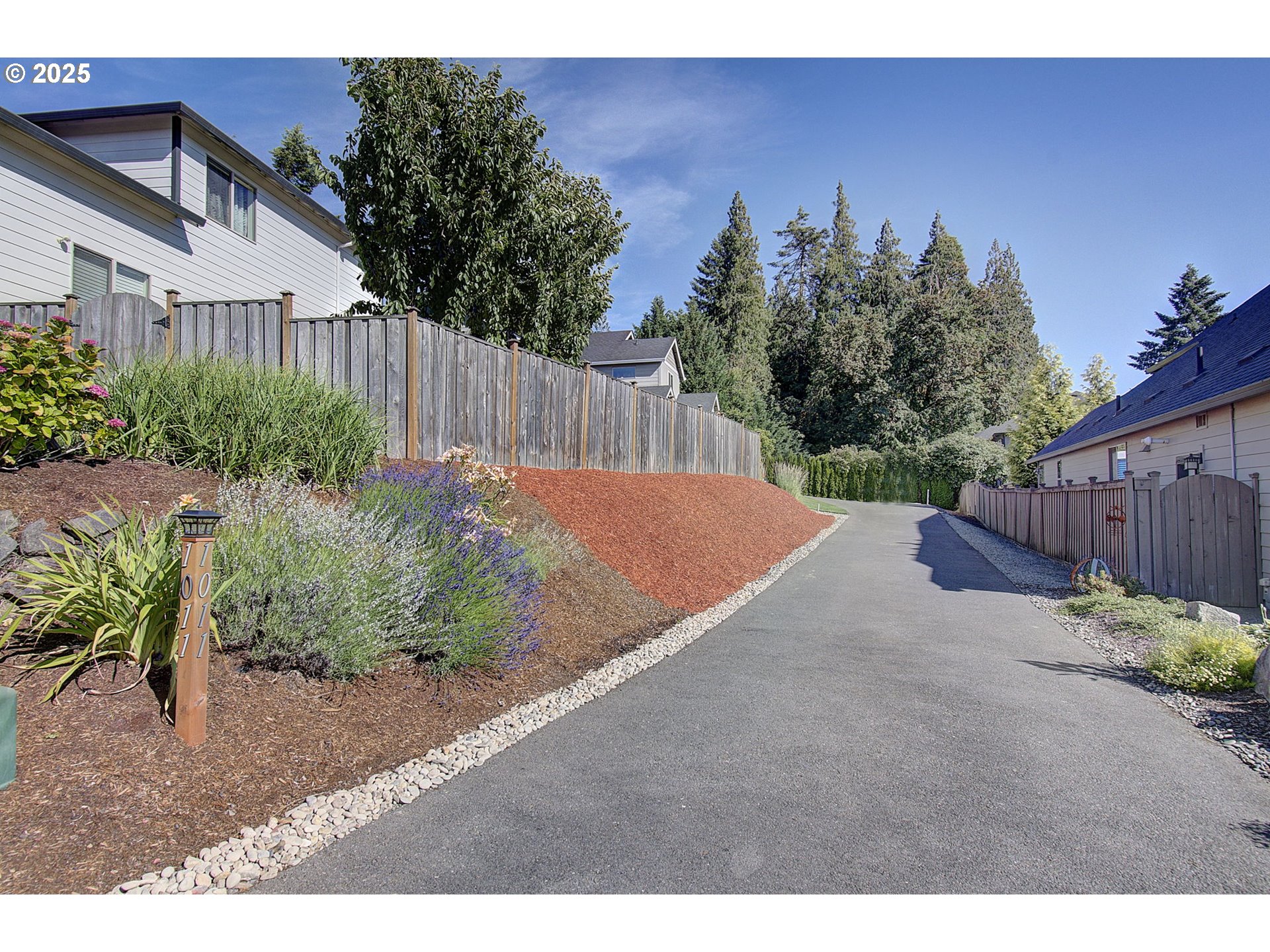 1011 N HERON DR