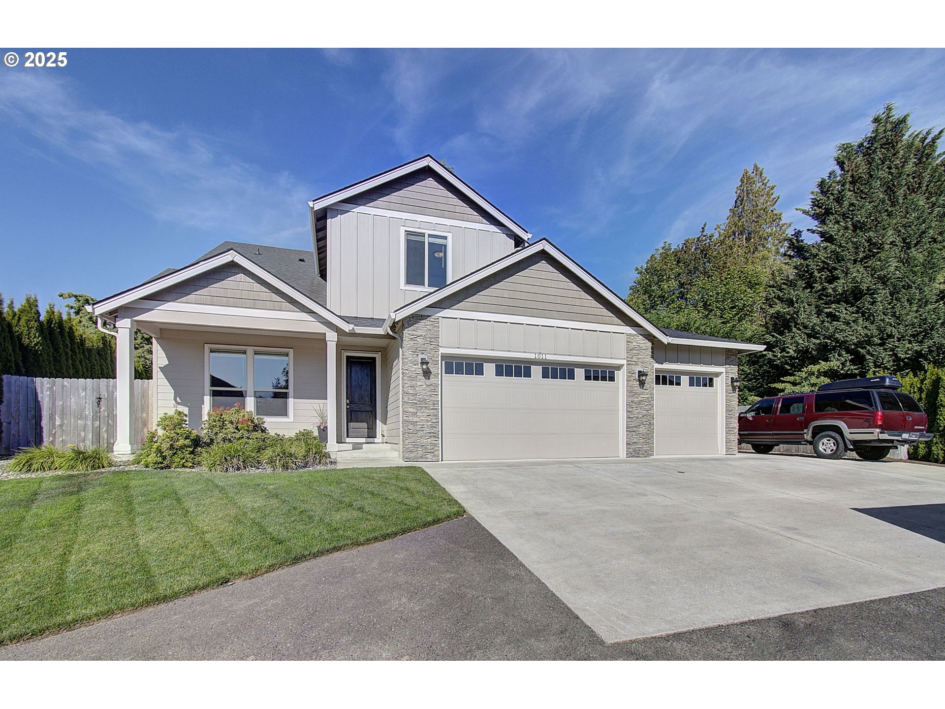 1011 N HERON DR