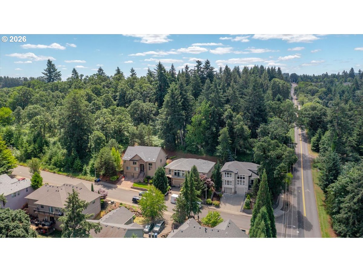 402 LA CRESTA DR SE