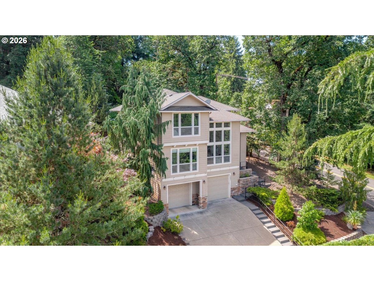 402 LA CRESTA DR SE