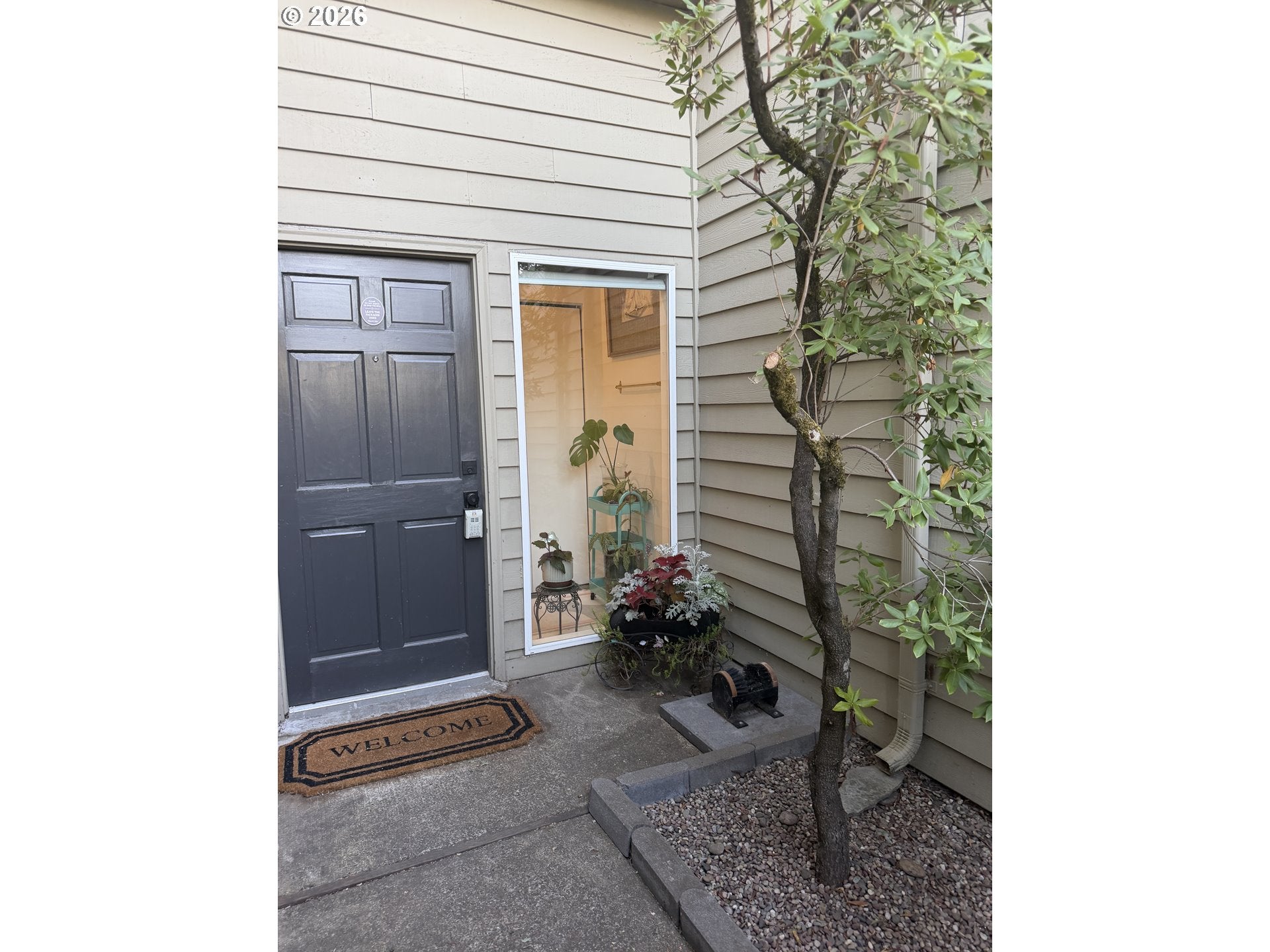 327 COUNTRY CLUB RD