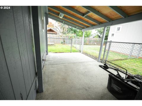 A home in Newberg