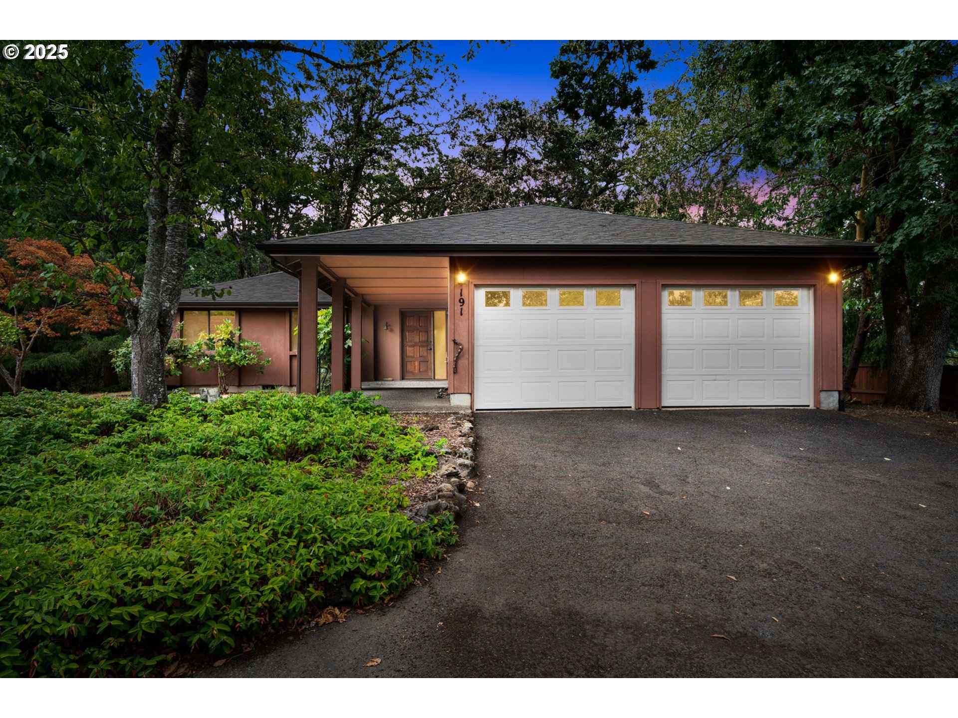 191 CREST DR