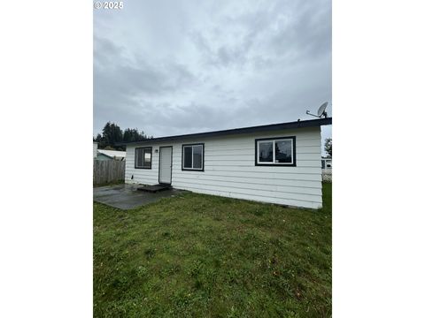 Photo of 105 S 8th St, Lakeside, OR 97449 (MLS # 125004244)