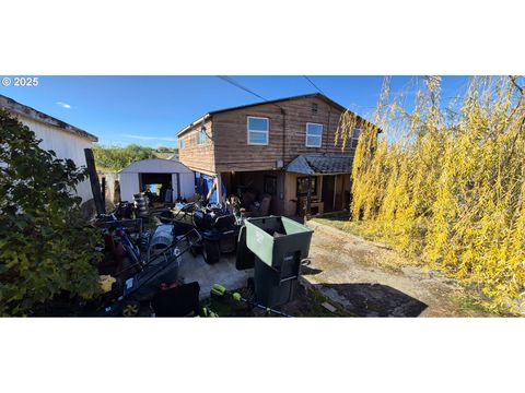 Photo of 521 SW 19th St, Pendleton, OR 97801 (MLS # 629085418)