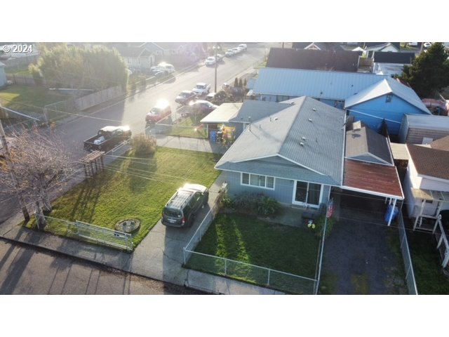 907/909 GREENWOOD AVE