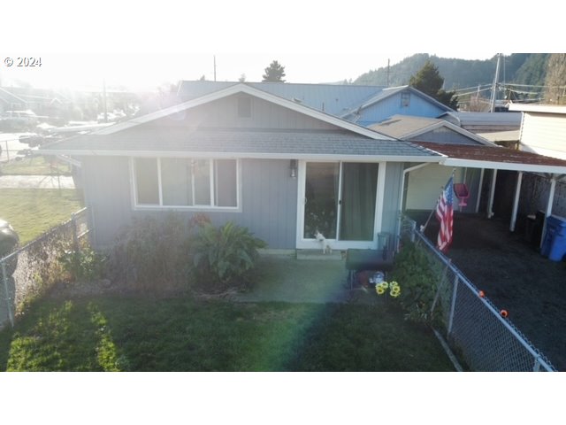 907/909 GREENWOOD AVE