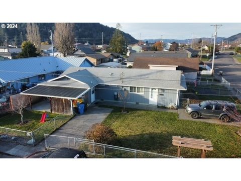 907/909 GREENWOOD AVE Reedsport OR 97467