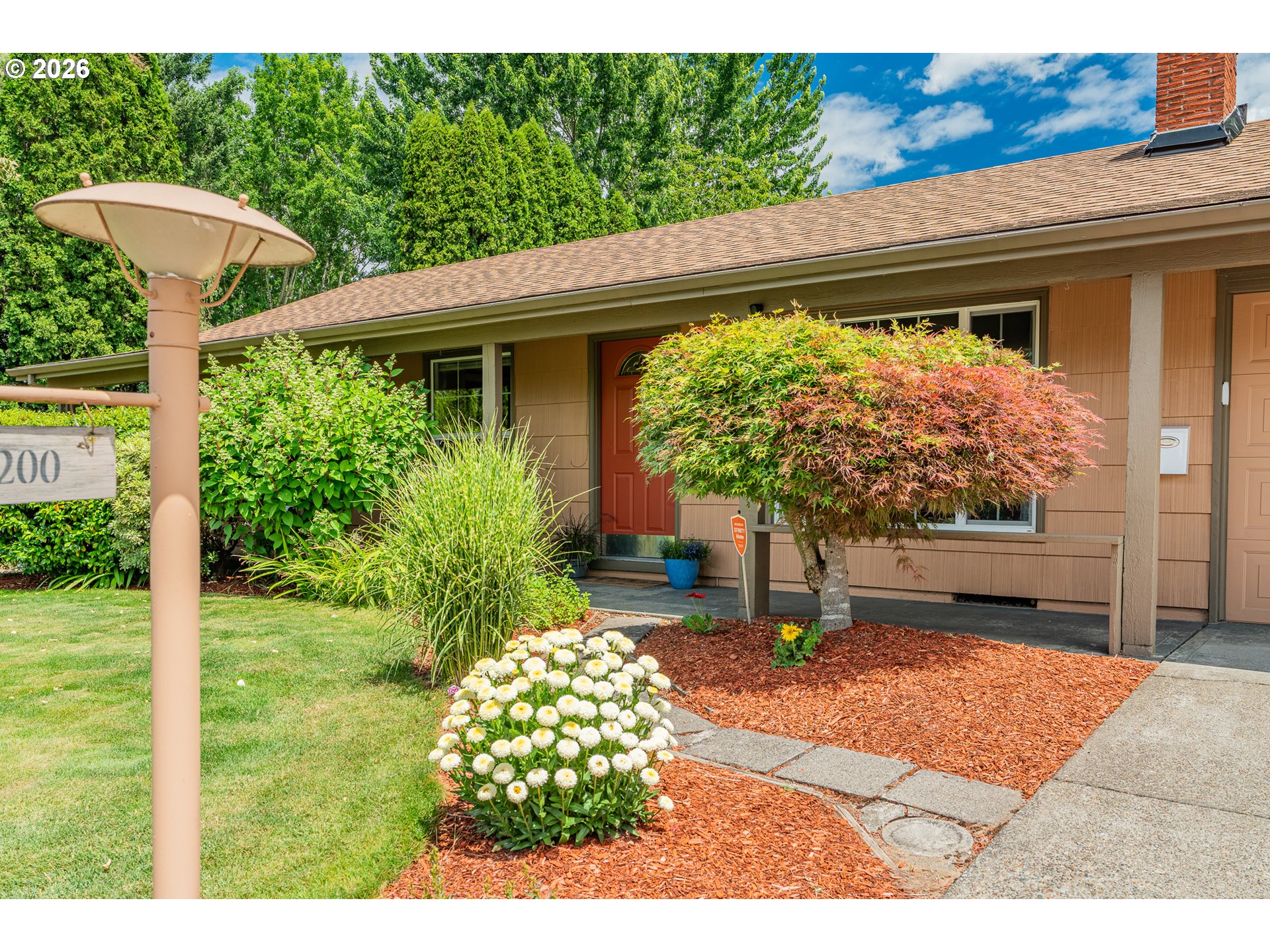200 SE EVELYN AVE