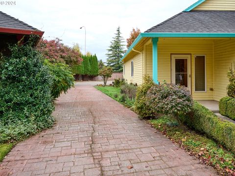 A home in Woodburn