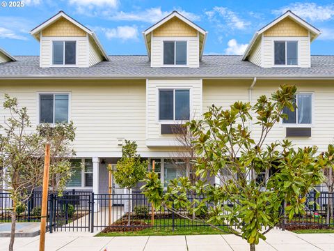 10829 E BURNSIDE ST Portland OR 97216