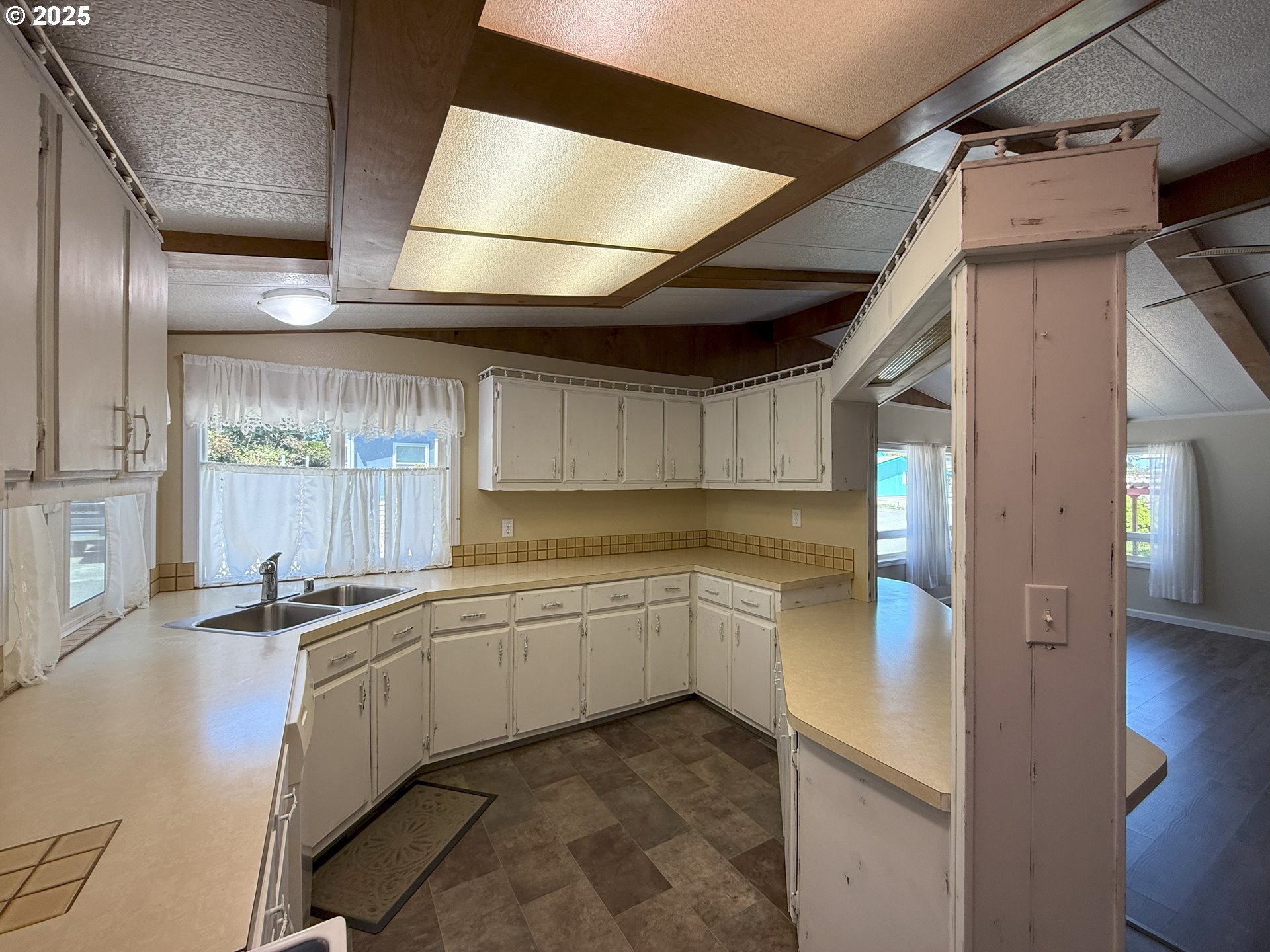 495 SHOREPINES AVE