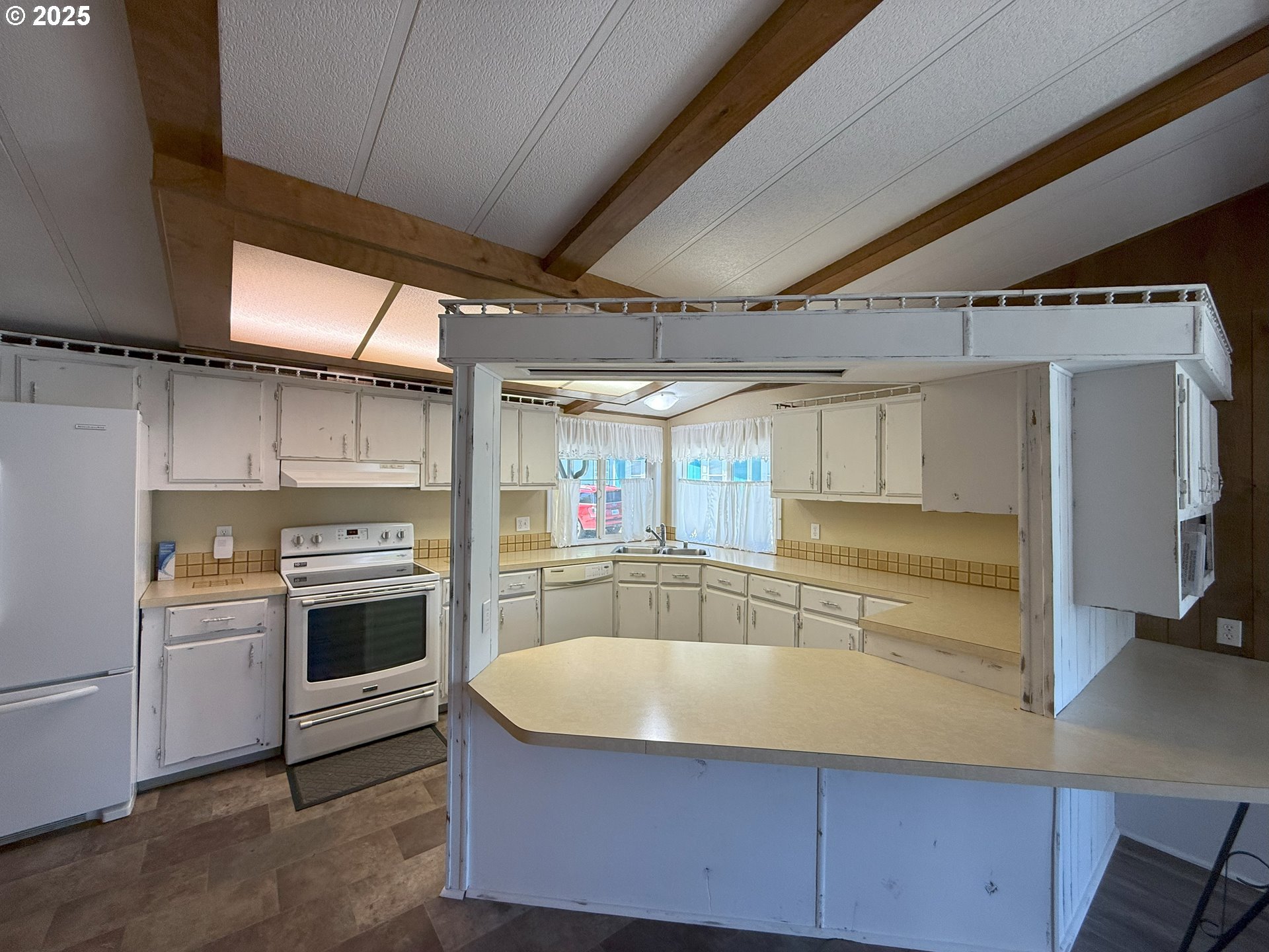 495 SHOREPINES AVE