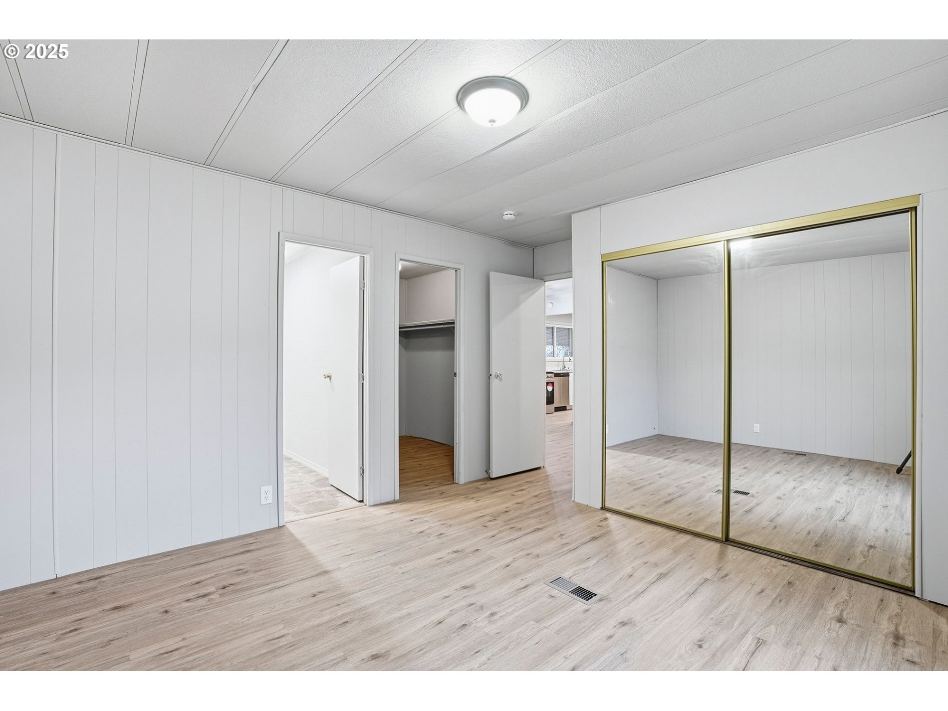 21100 NE SANDY BLVD 59