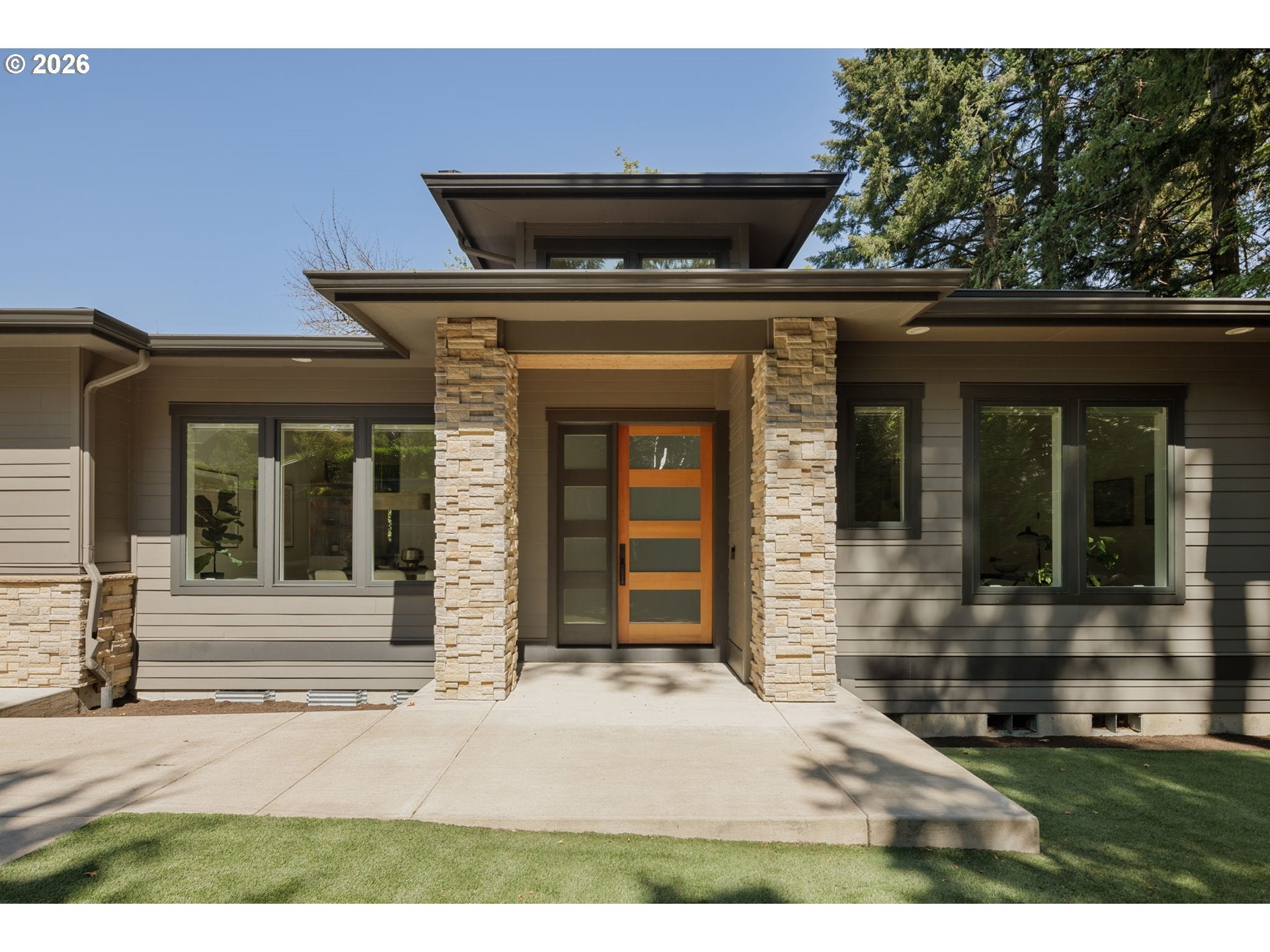 1921 MAPLELEAF CT