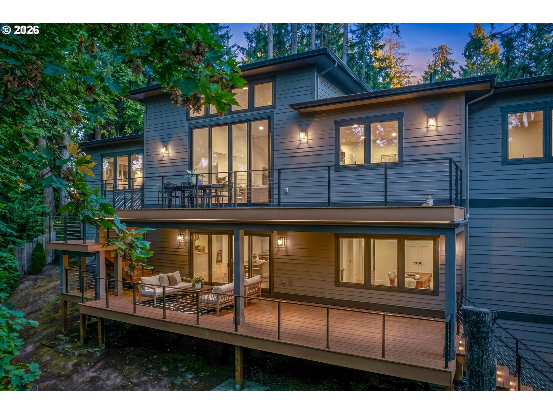 1921 MAPLELEAF CT