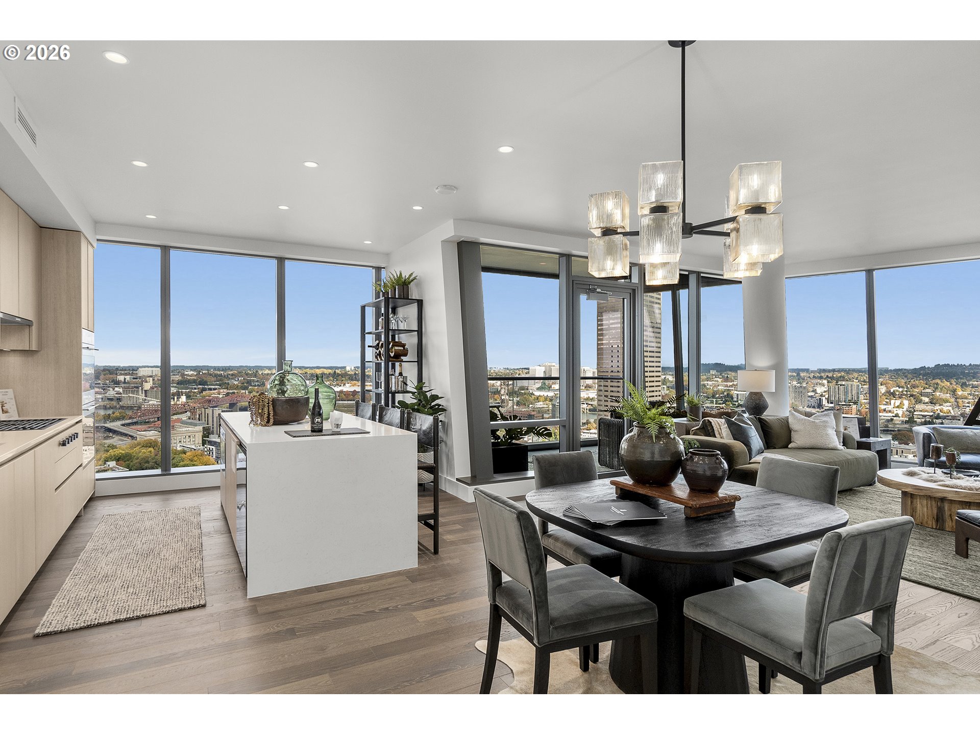 550 SW 10TH AVE 2906