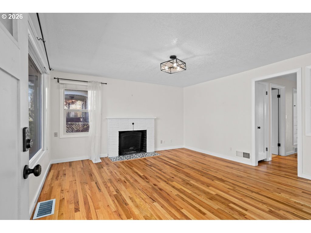 413 E FOURTH PLAIN BLVD