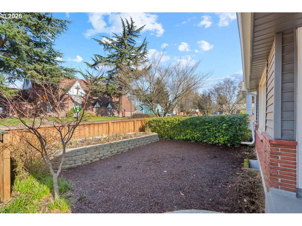 413 E FOURTH PLAIN BLVD