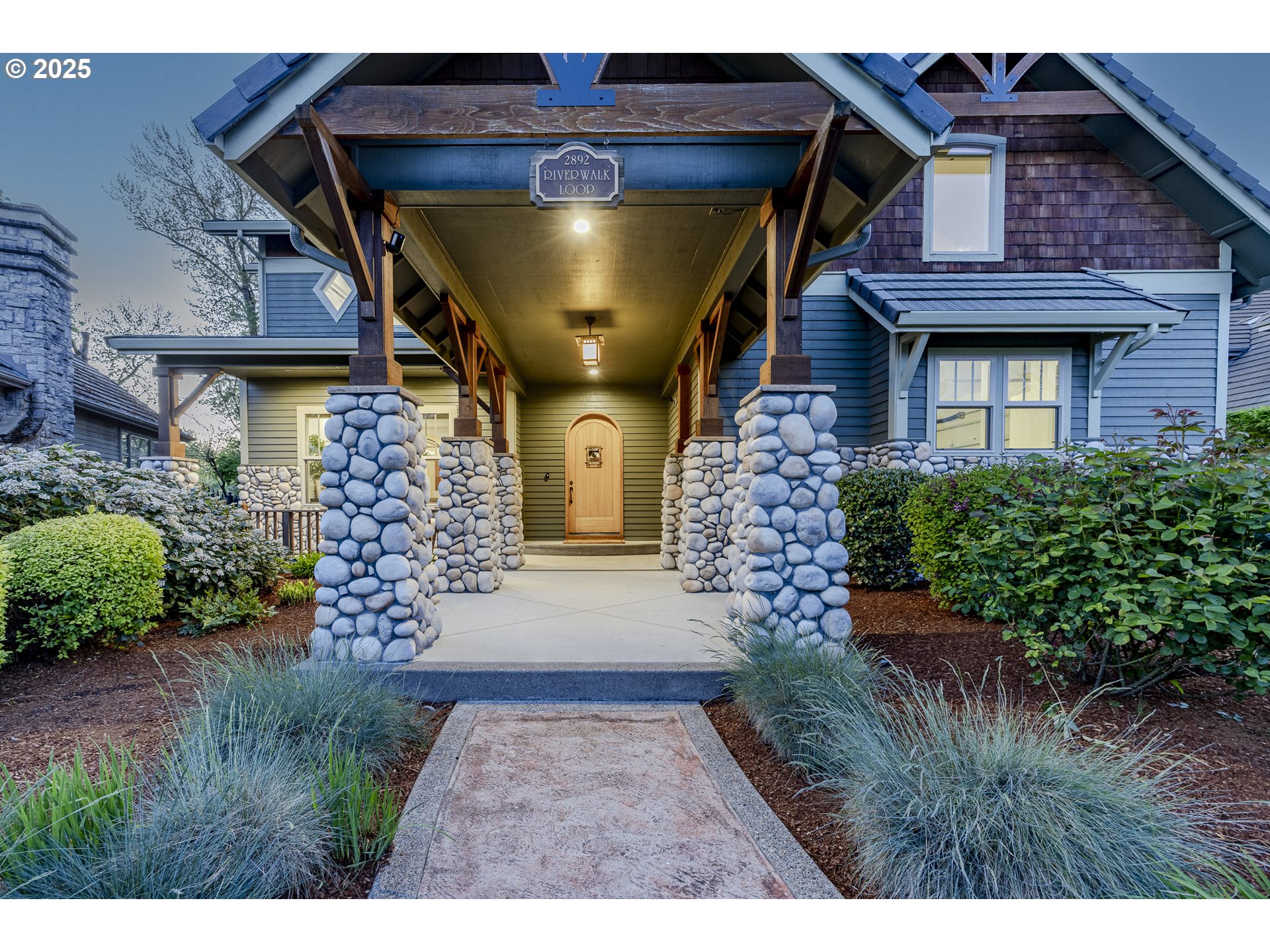 2892 RIVERWALK LOOP