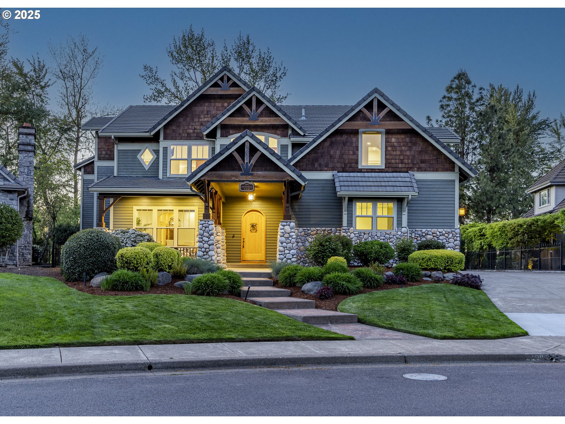 2892 RIVERWALK LOOP