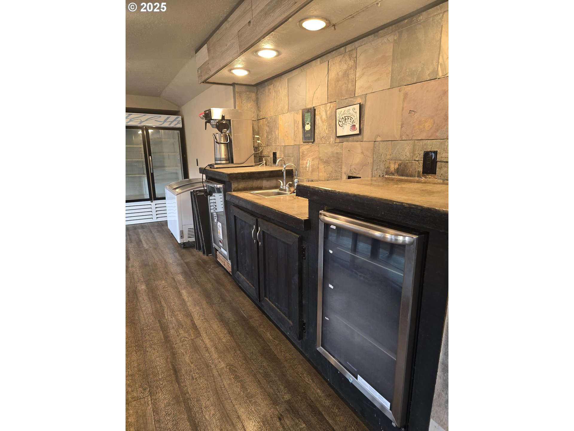 Rockaway Beach, Oregon 97136, United States, ,Commercial,Pending,80315