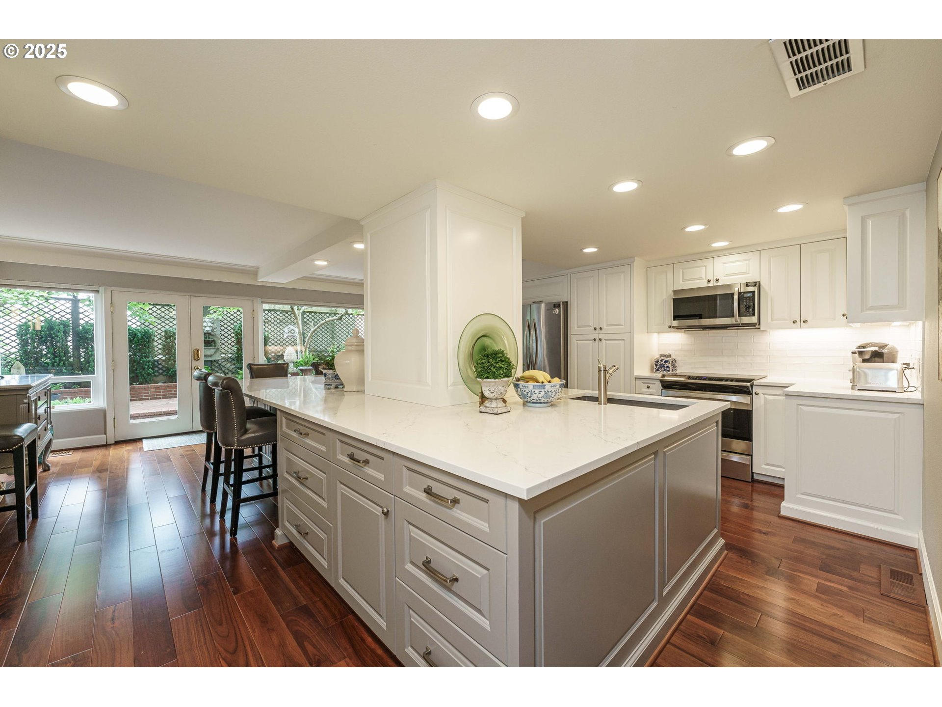 2323 SW PARK PL 105-6