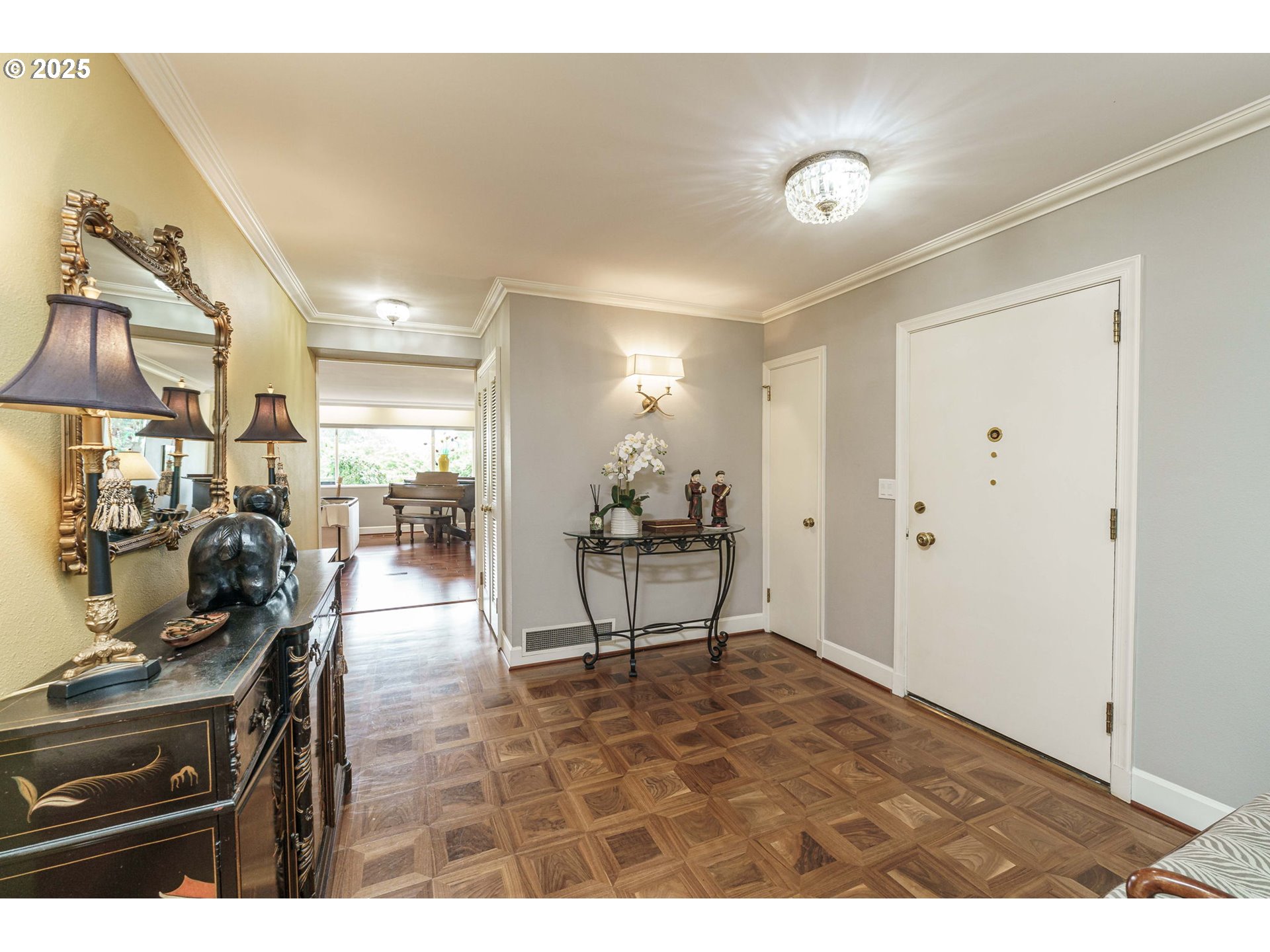 2323 SW PARK PL 105-6