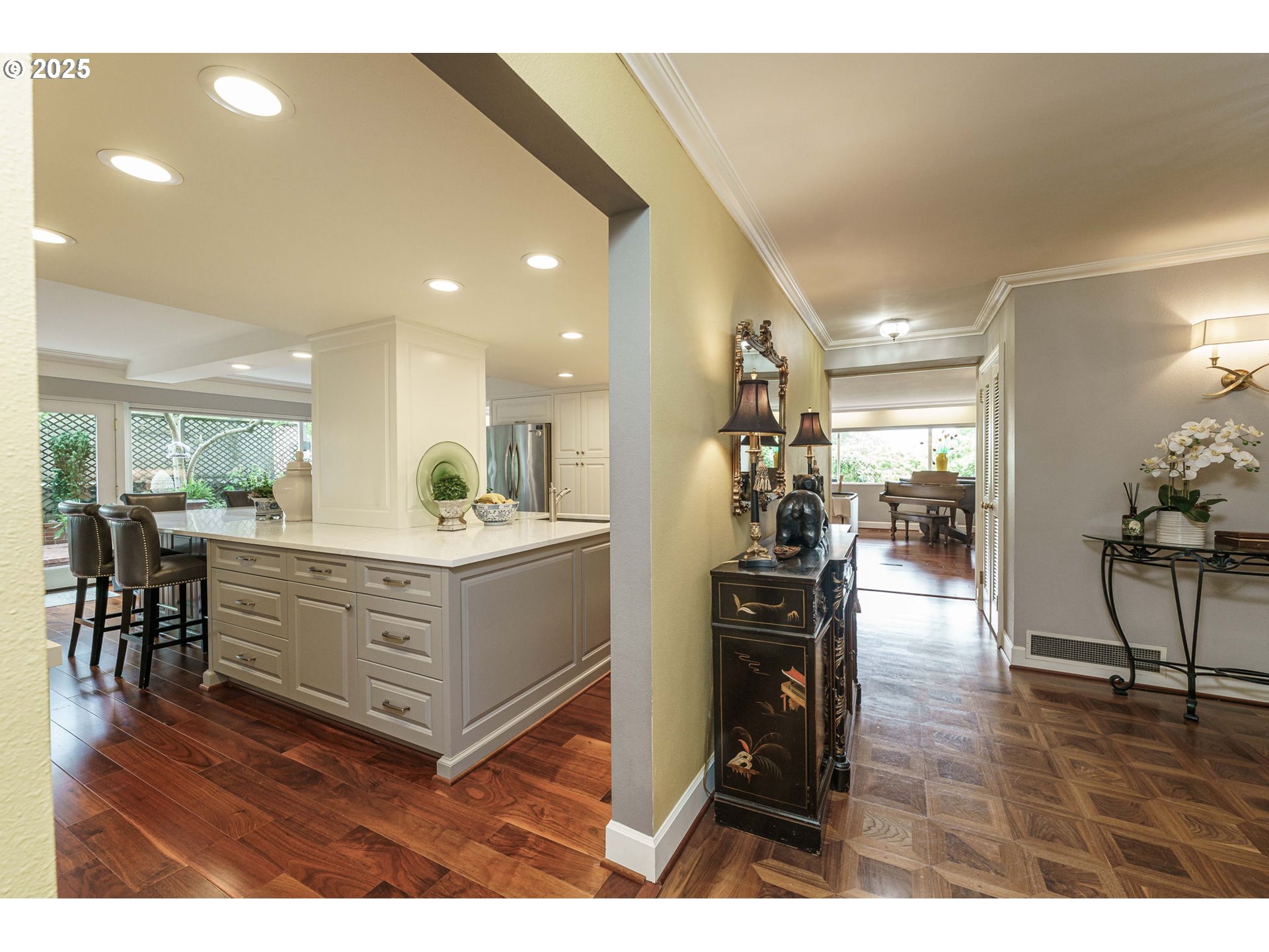 2323 SW PARK PL 105-6