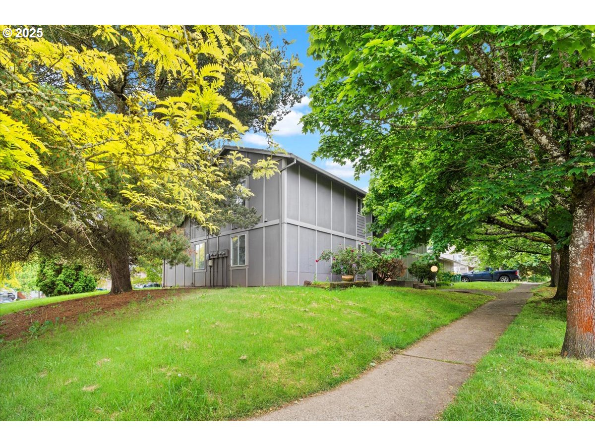 9750 SW LOOKOUT TER