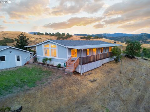 220 ROBIN ST Roseburg OR 97470