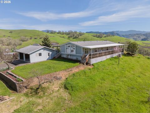 220 ROBIN ST Roseburg OR 97470
