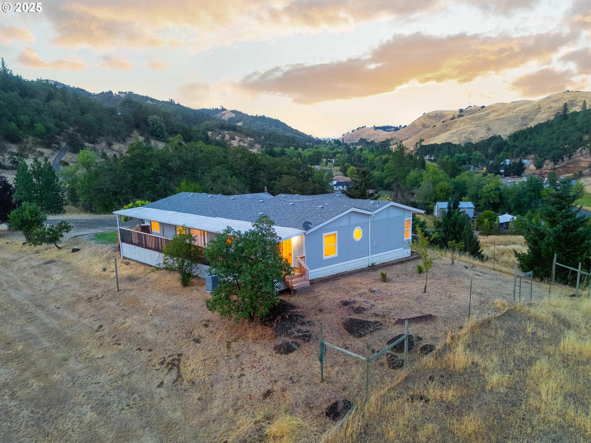 220 ROBIN ST