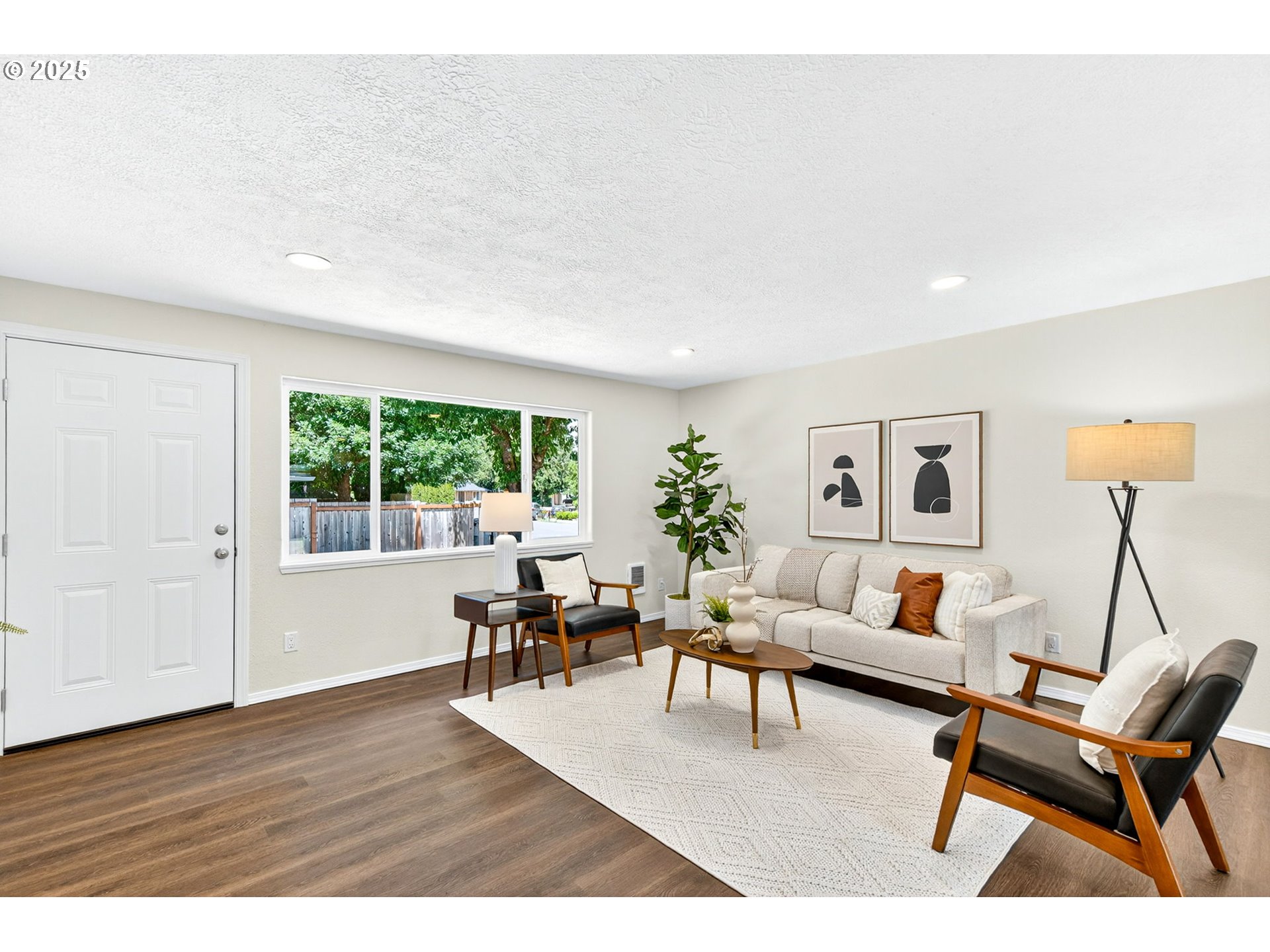 355 S MANZANITA CT