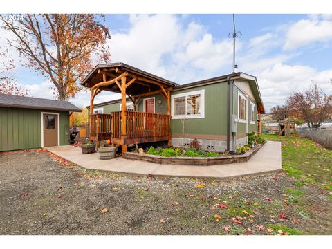 A home in Roseburg