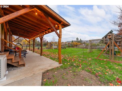 A home in Roseburg