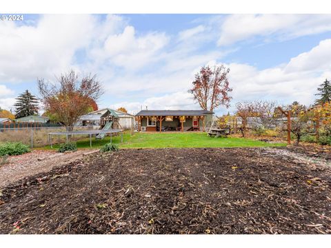 A home in Roseburg