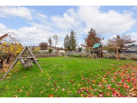 A home in Roseburg