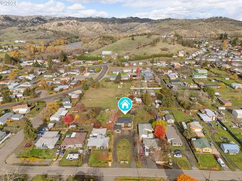 A home in Roseburg