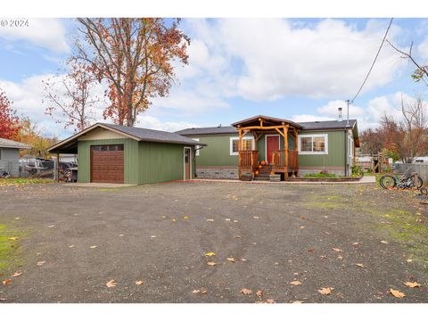 A home in Roseburg