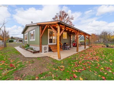 A home in Roseburg