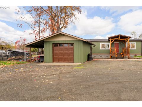 A home in Roseburg